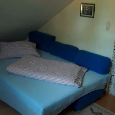 Exklusives-bayerisches-landhaus-chalet-ilona-im-park-haus-20 Nyaraló Windorf